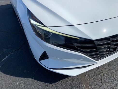 Used 2022 Hyundai Elantra Blue image 3