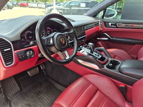 Used 2022 Porsche Cayenne Turbo AWD/4WD image 14