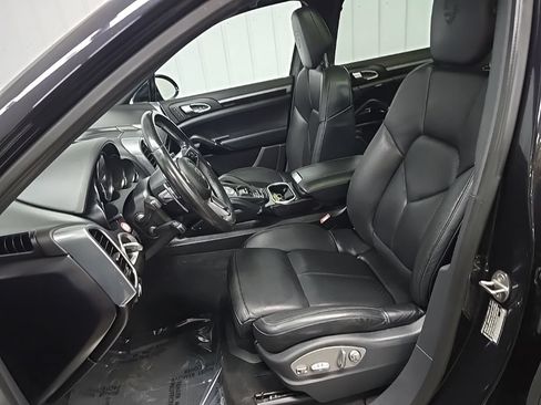 Used 2017 Porsche Cayenne Platinum Edition AWD/4WD image 32