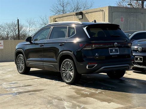 New 2026 Volkswagen Taos SE image 7