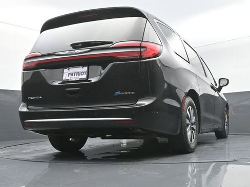 Used 2024 Chrysler Pacifica Select image 41