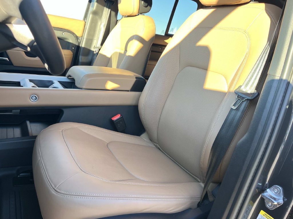 Certified 2025 Land Rover Defender 130 X-Dynamic SE AWD/4WD image 35