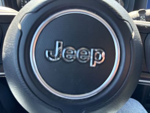 Used 2024 Jeep Wrangler Unlimited AWD/4WD image 25