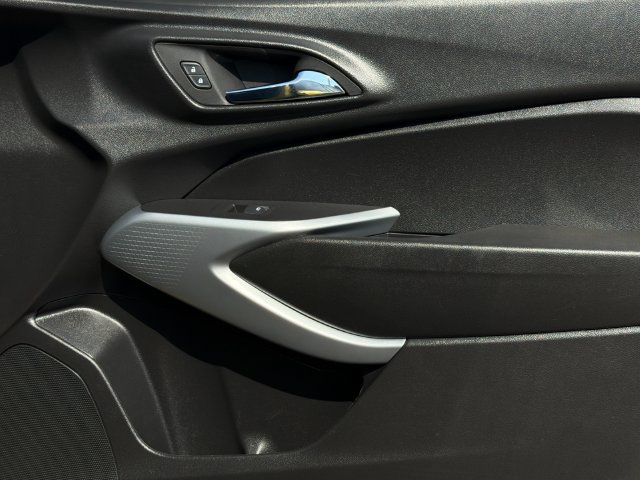 Used 2024 Chevrolet Trax RS FWD image 17