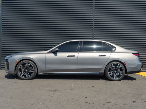 Used 2025 BMW 740i 740i image 2