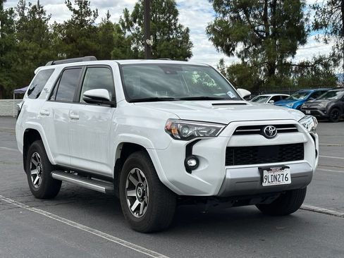 Used 2024 Toyota 4Runner TRD Off-Road Premium w/ Moonroof Package AWD/4WD image 2