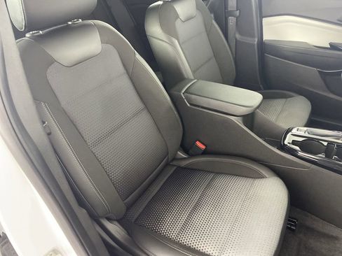 Certified 2025 Chevrolet Trax LT w/ Driver Confidence Package image 28