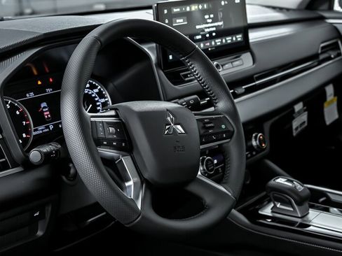 New 2025 Mitsubishi Outlander TRAIL image 17