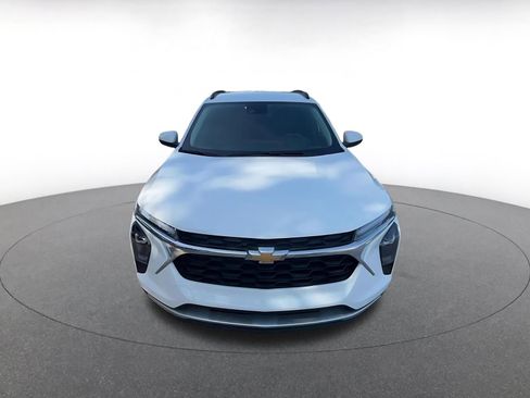 Used 2025 Chevrolet Trax LT image 4