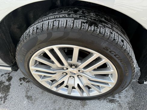 Used 2024 Ford Expedition Max Platinum image 9