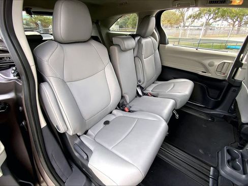 Used 2024 Toyota Sienna XLE image 18