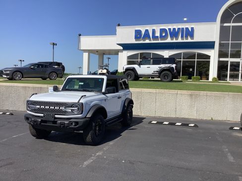 New 2026 Ford Bronco Badlands AWD/4WD image 3