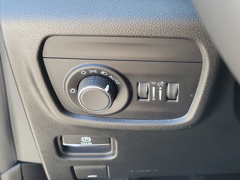 Used 2023 Jeep Grand Cherokee L Laredo RWD image 28