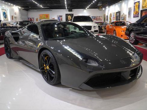 Used 2018 Ferrari 488 GTB RWD image 1