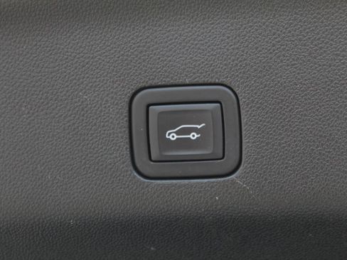Used 2024 GMC Yukon XL SLT RWD image 36
