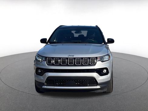 Used 2025 Jeep Compass Limited image 4