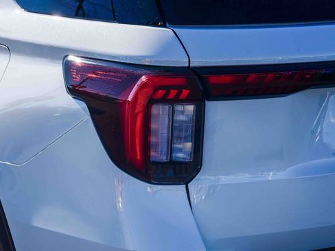 Used 2025 Ford Explorer ST w/ Sun And Sound Package image 7