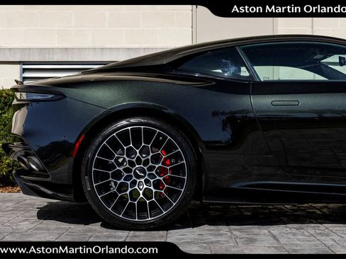 Used 2023 Aston Martin DBS Coupe image 21