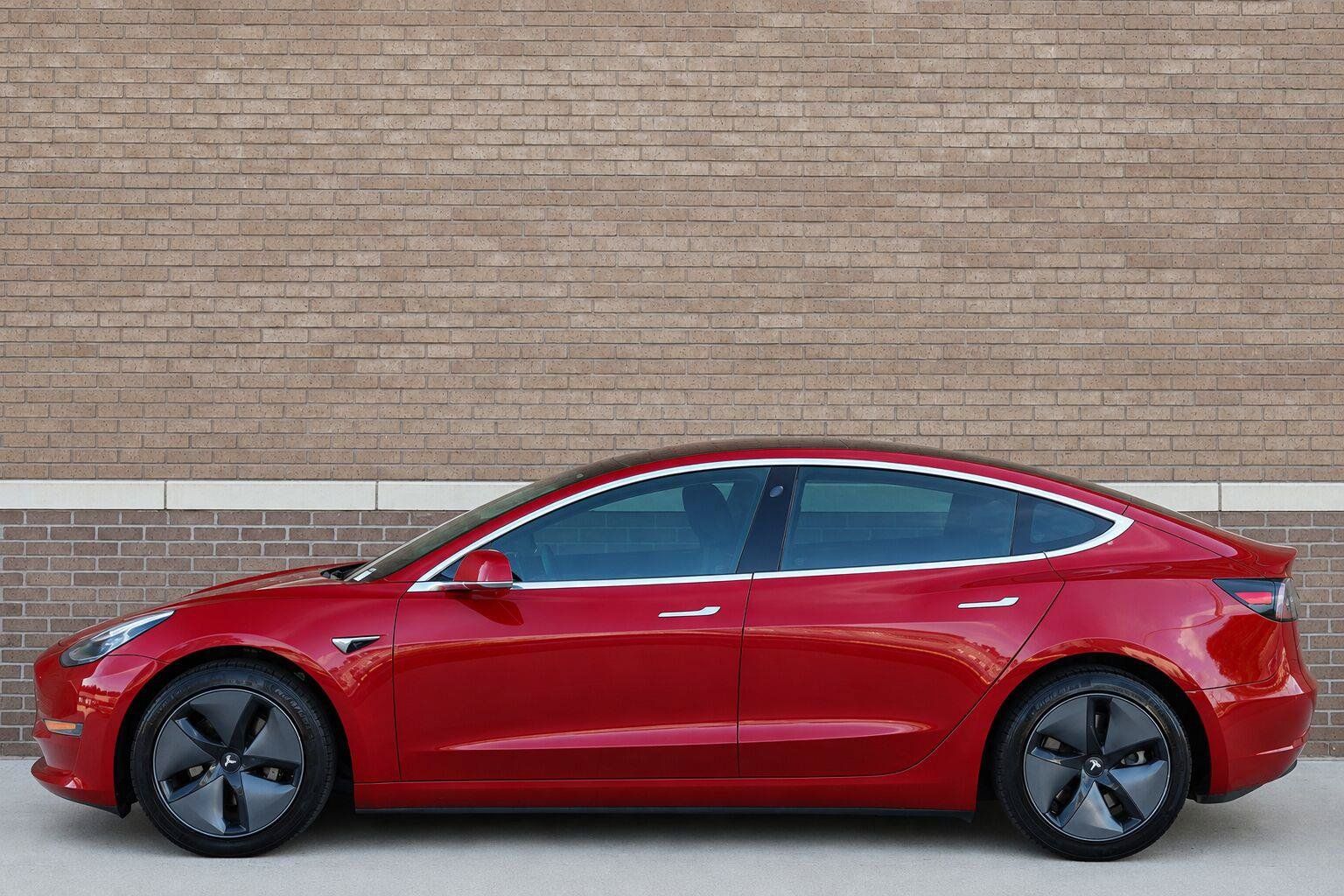 Used 2018 Tesla Model 3 Mid Range RWD image 2