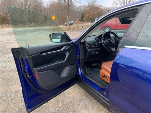 Used 2017 Maserati Levante image 24