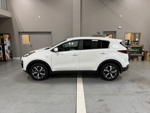 Used 2022 Kia Sportage LX AWD/4WD image 1