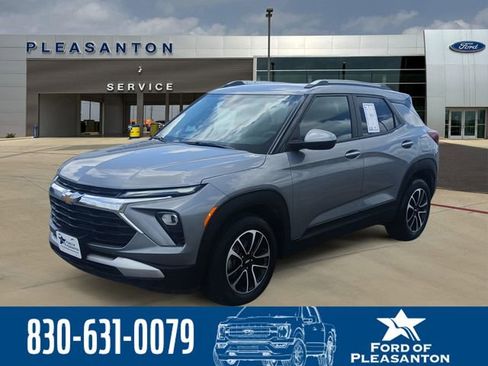 Used 2024 Chevrolet TrailBlazer LT FWD image 1