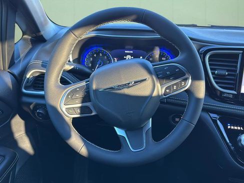 New 2026 Chrysler Pacifica Select image 25