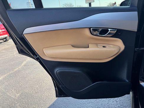 Used 2017 Volvo XC90 T6 Momentum w/ Vision Package image 17