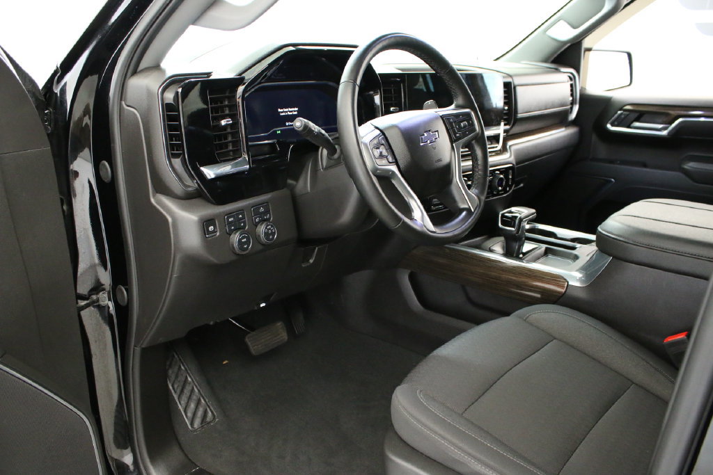 Used 2025 Chevrolet Silverado 1500 LT Trail Boss AWD/4WD image 23