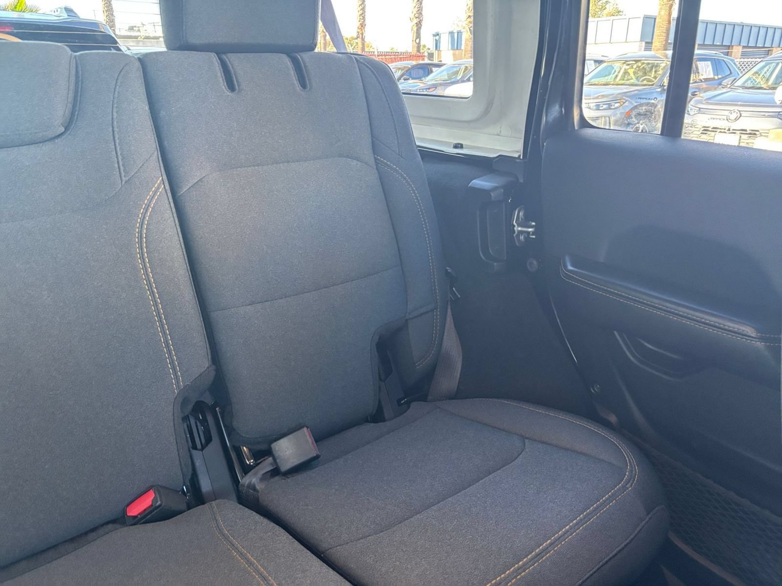 Used 2025 Jeep Wrangler Unlimited Sahara AWD/4WD image 36