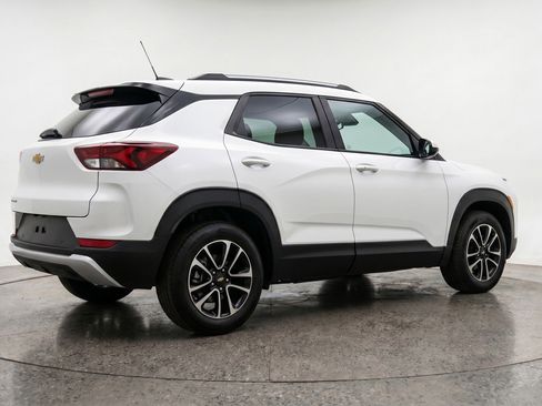 Used 2025 Chevrolet TrailBlazer LT FWD image 9