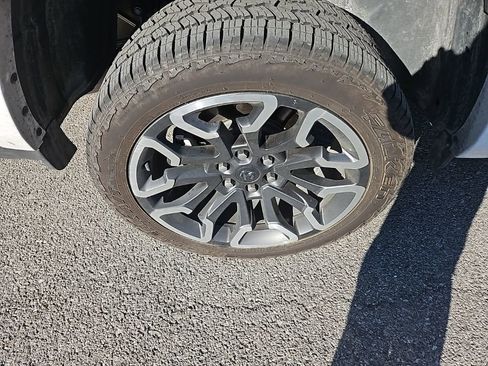 Used 2025 RAM 1500 Limited image 12