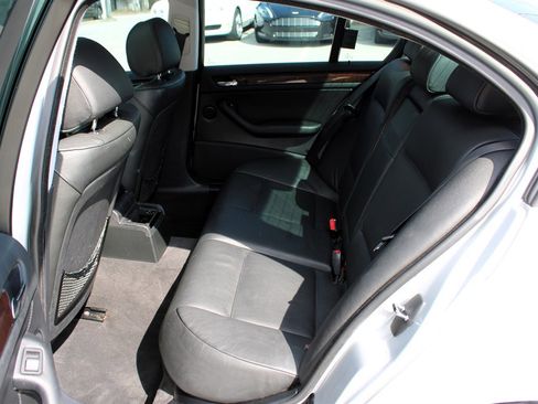 Used 2005 BMW 325i Sedan image 18