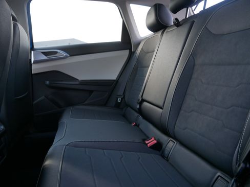 New 2025 Volkswagen Taos SE image 5