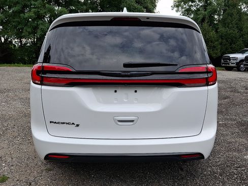 Used 2022 Chrysler Pacifica Touring-L w/ S Appearance Package FWD image 5
