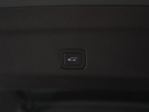 Used 2025 Chevrolet Tahoe LT AWD/4WD image 18
