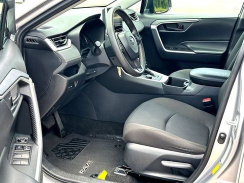 Used 2024 Toyota RAV4 LE AWD/4WD image 10