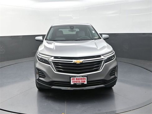 Used 2023 Chevrolet Equinox LT image 3
