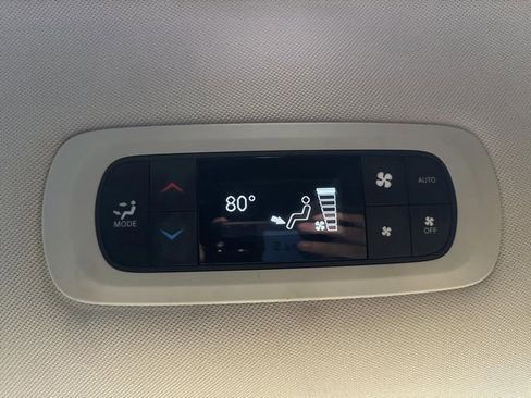 Certified 2023 Chrysler Pacifica Touring-L image 31