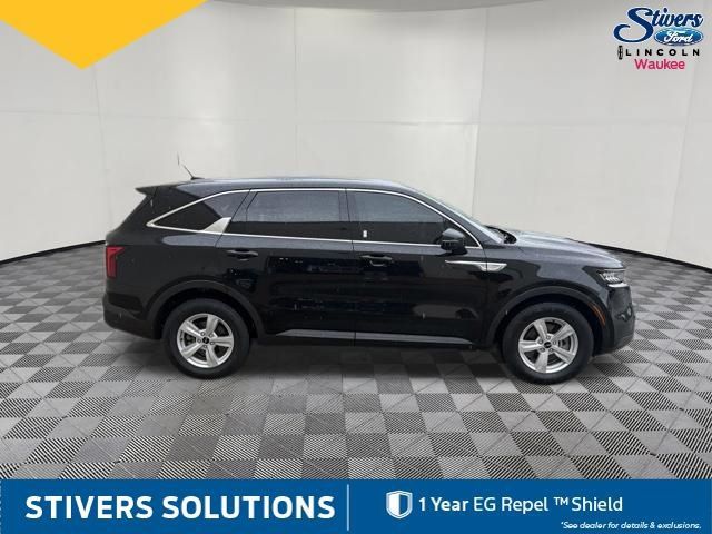 Used 2023 Kia Sorento LX FWD image 5