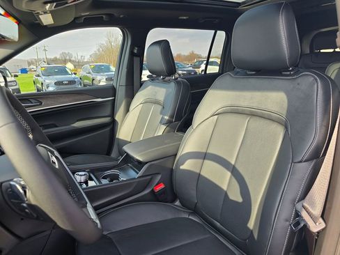 New 2026 Jeep Grand Cherokee L Limited AWD/4WD image 17