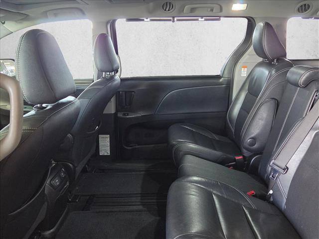 Used 2017 Toyota Sienna SE Premium FWD image 16