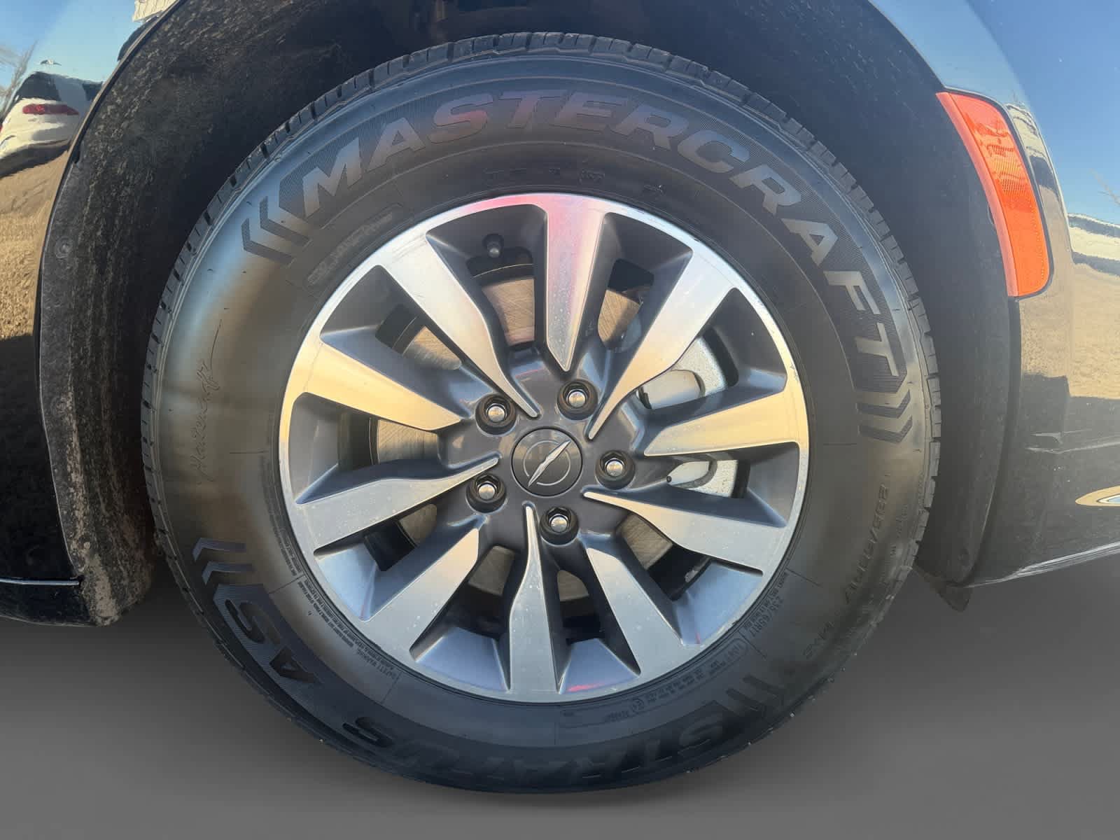 Used 2024 Chrysler Pacifica Limited FWD image 16