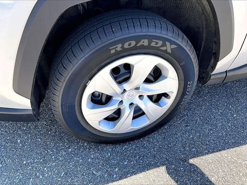Used 2024 Toyota RAV4 LE AWD/4WD image 7