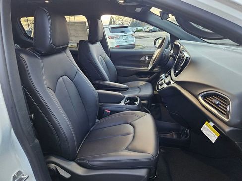 New 2026 Chrysler Voyager LX image 36