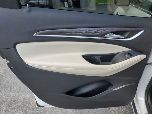 Used 2022 Buick Enclave Avenir image 9