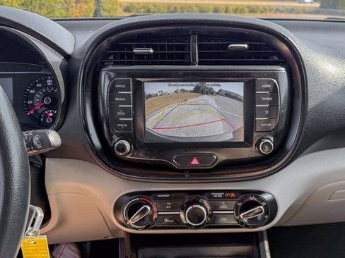 Used 2021 Kia Soul LX image 16