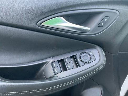 Used 2025 Buick Encore GX Preferred AWD/4WD image 23