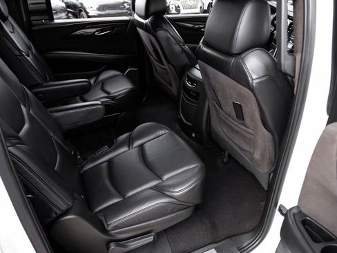 Used 2020 Cadillac Escalade ESV Platinum image 37