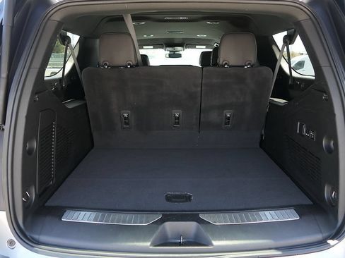 Used 2024 Chevrolet Suburban Premier RWD image 23